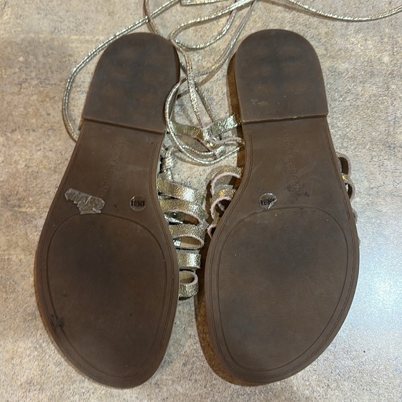 Lucky Brand Women's Gold Sandals size 8 - Picture 4 of 6